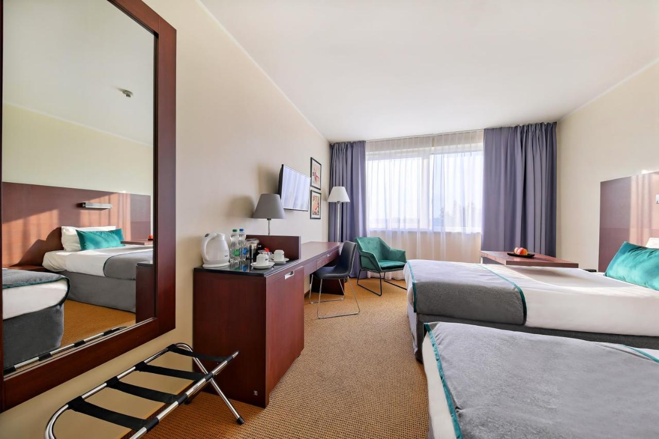 Mercure Warszawa Airport Bagian luar foto