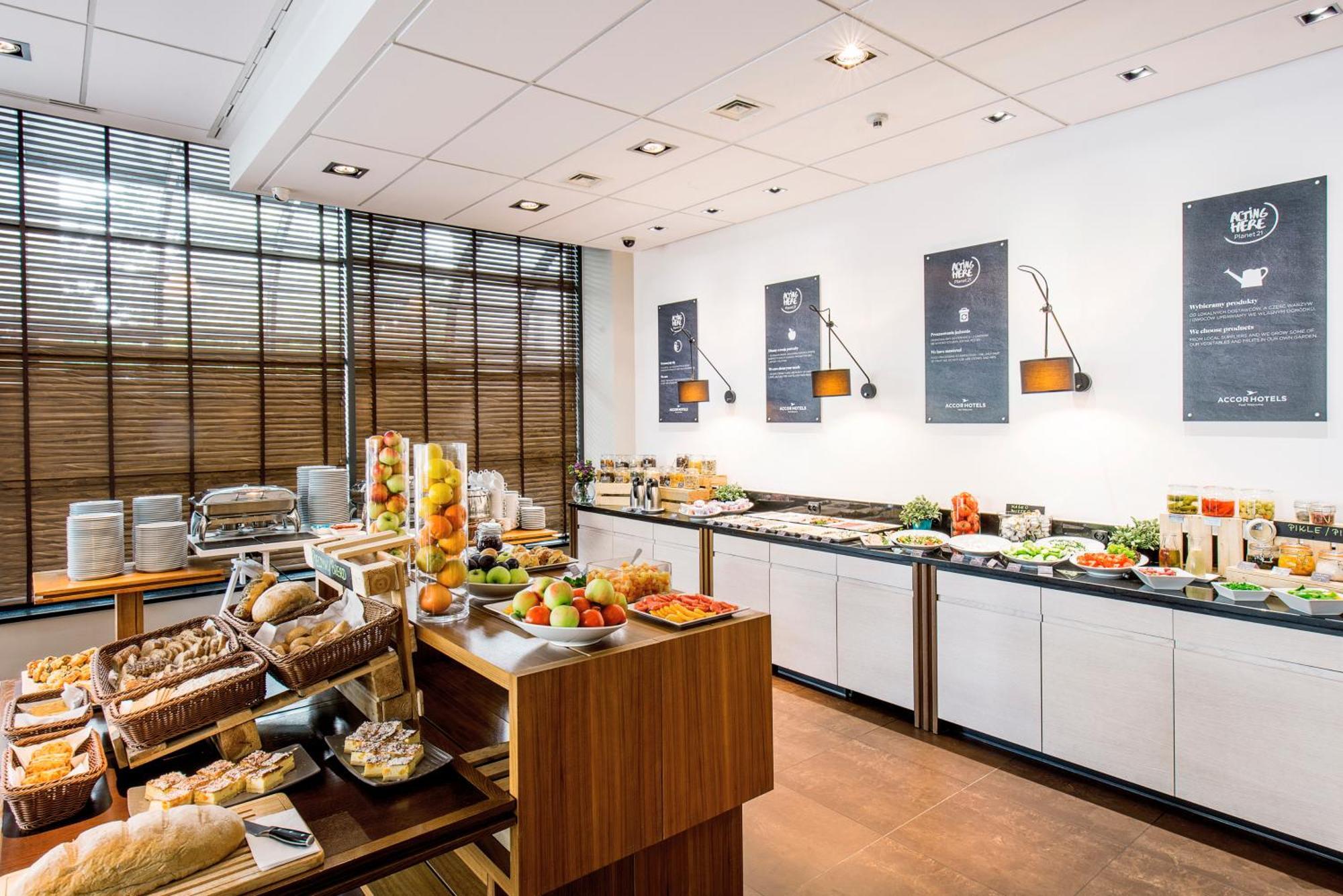 Mercure Warszawa Airport Bagian luar foto